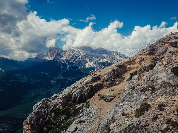 Rifugio to nie stołówka – dlaczego przerwy na stoku we Włoszech zmieniają cały dzień jazdy?